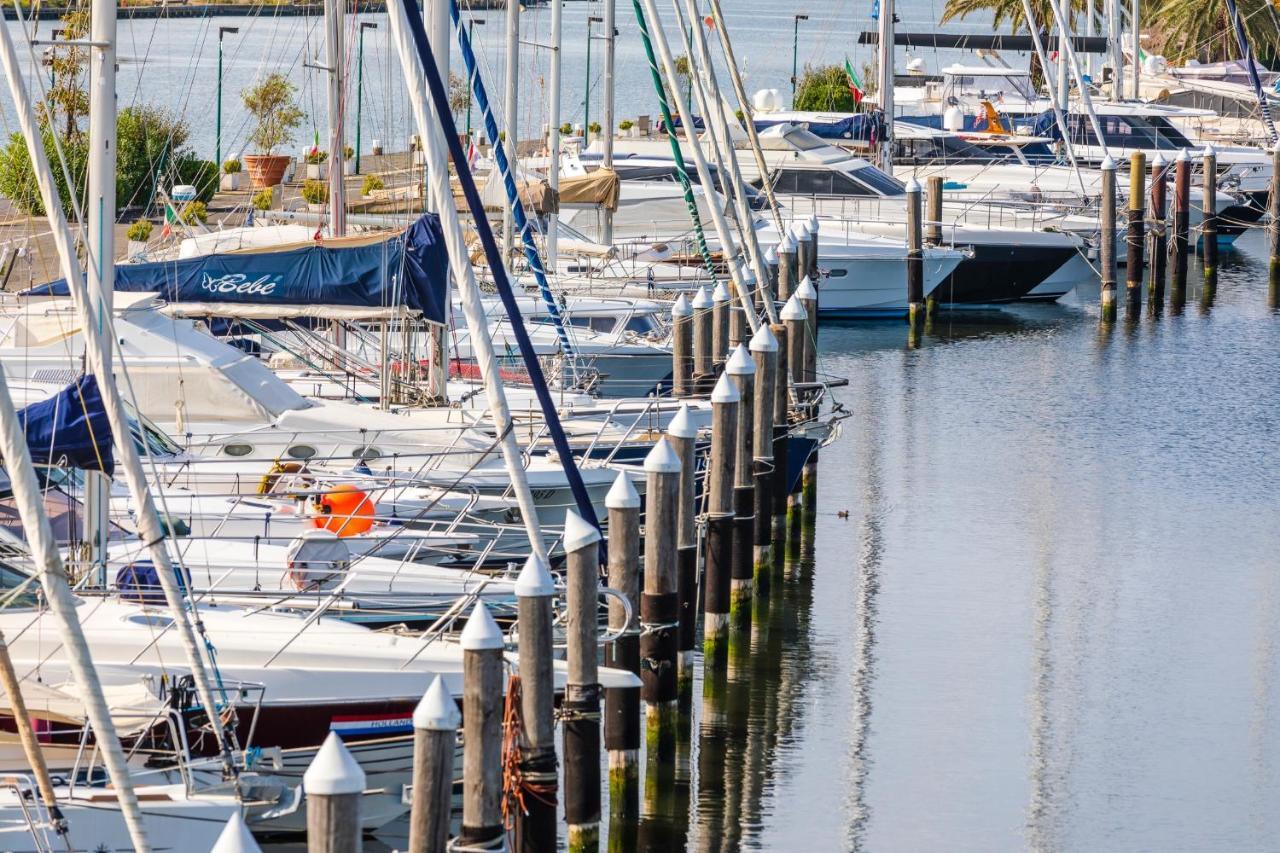 Porto Romano - The Marina Resort Фьюмичино Экстерьер фото